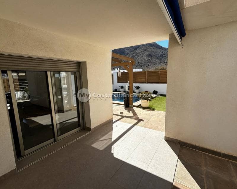 3 soveværelse Villa til salg i Cox med swimmingpool - € 340.000 (Ref: 8304518)