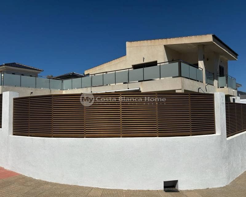 3 soveværelse Villa til salg i Cox med swimmingpool - € 340.000 (Ref: 8304518)