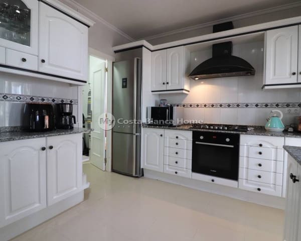 4 bedroom Villa for sale in Algorfa with pool - € 464,950 (Ref: 8335515)