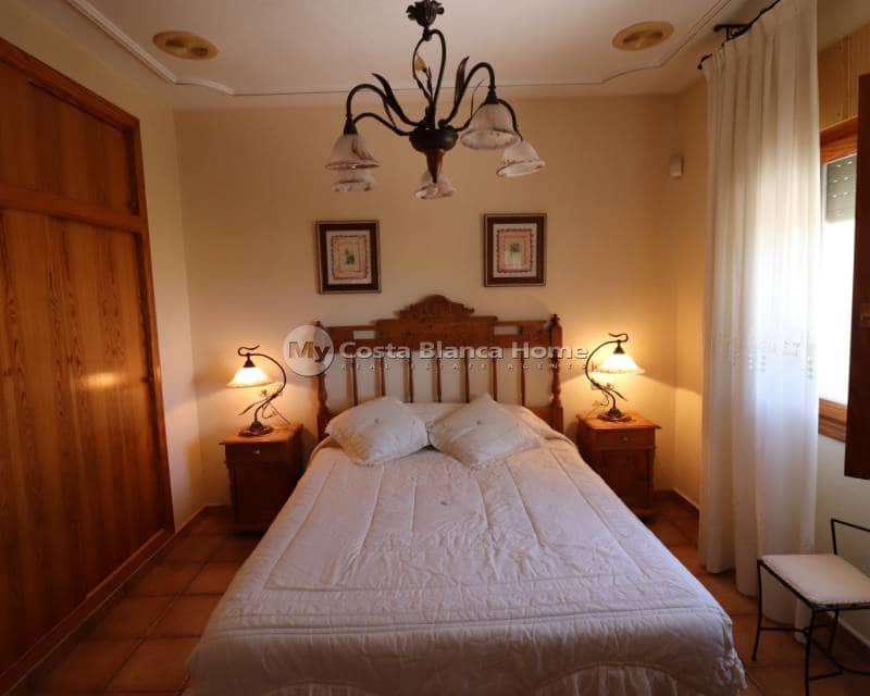 3 bedroom Villa for sale in Algorfa with pool - € 418,000 (Ref: 8649137)