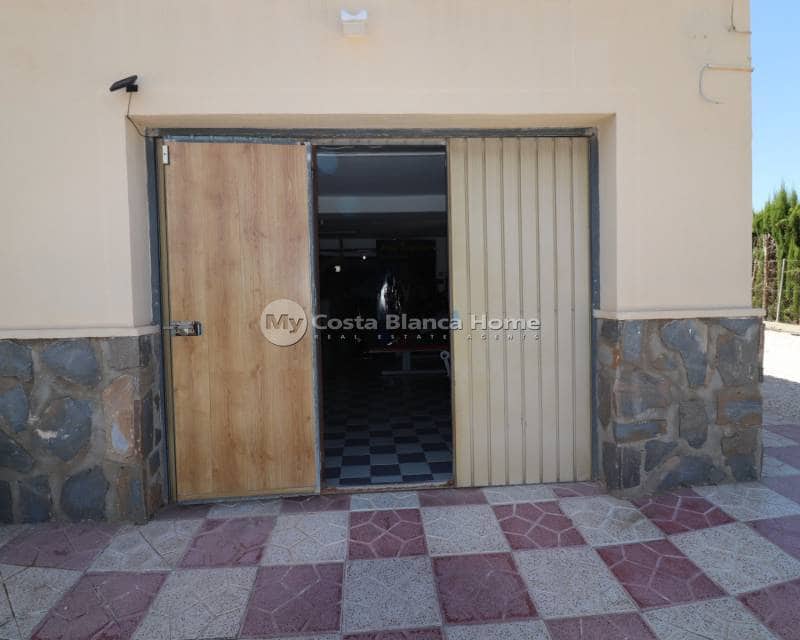 3 bedroom Villa for sale in Algorfa with pool - € 418,000 (Ref: 8649137)