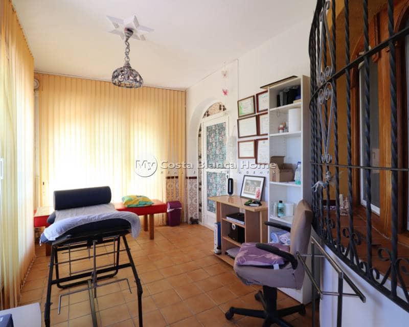 3 bedroom Villa for sale in Algorfa with pool - € 418,000 (Ref: 8649137)