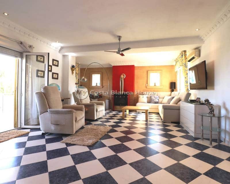 3 bedroom Villa for sale in Algorfa with pool - € 549,500 (Ref: 8782072)