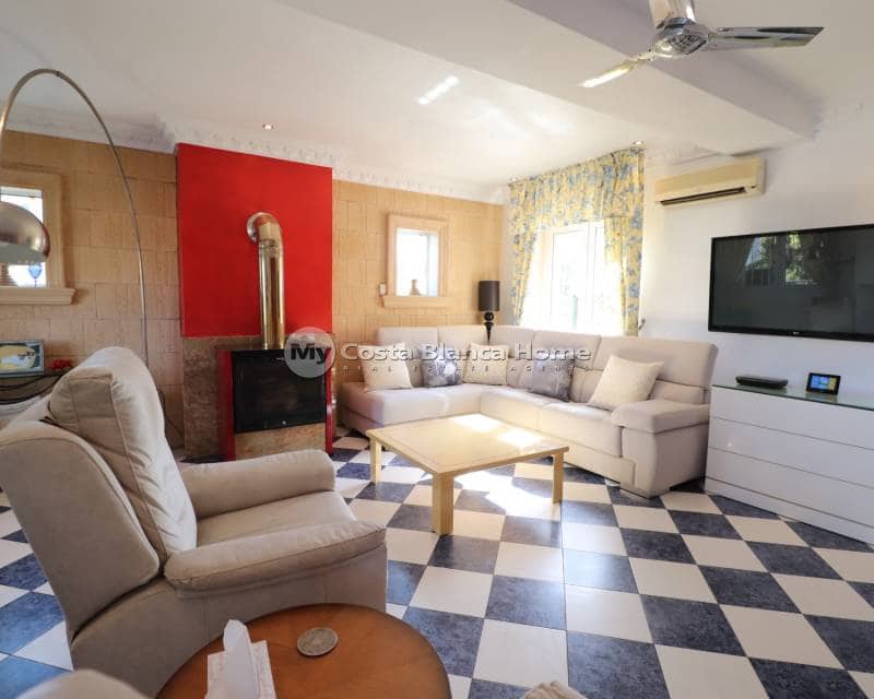 3 bedroom Villa for sale in Algorfa with pool - € 549,500 (Ref: 8782072)