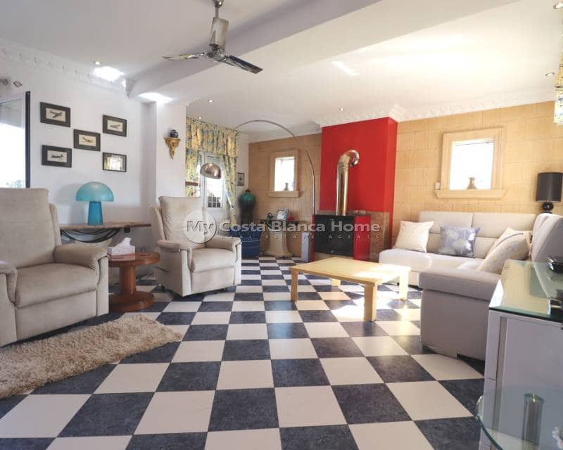 3 bedroom Villa for sale in Algorfa with pool - € 549,500 (Ref: 8782072)