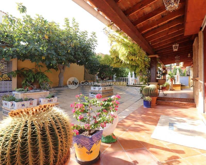 3 bedroom Villa for sale in Algorfa with pool - € 549,500 (Ref: 8782072)