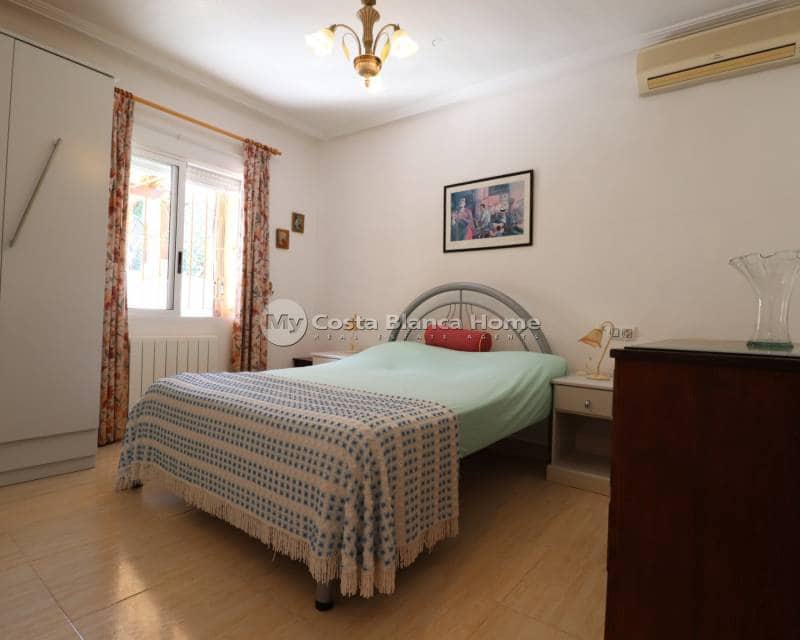 3 bedroom Villa for sale in Algorfa with pool - € 549,500 (Ref: 8782072)