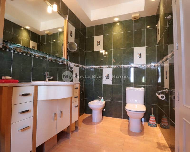 3 bedroom Villa for sale in Algorfa with pool - € 549,500 (Ref: 8782072)