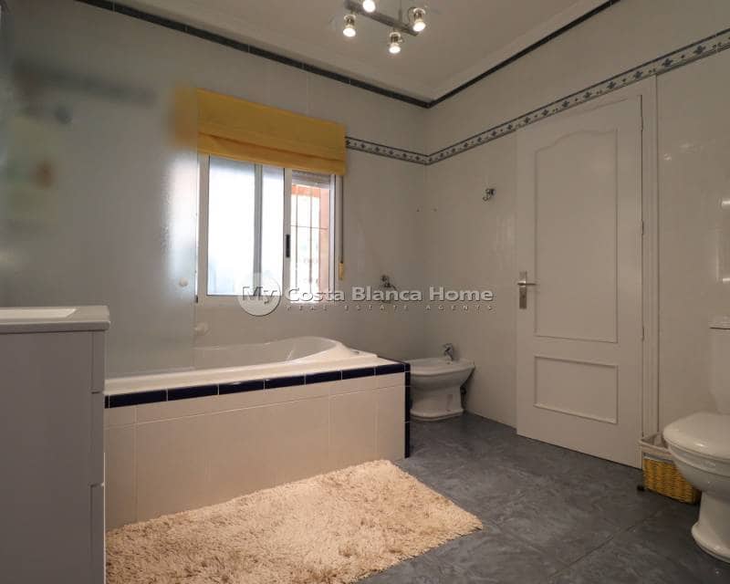 3 bedroom Villa for sale in Algorfa with pool - € 549,500 (Ref: 8782072)