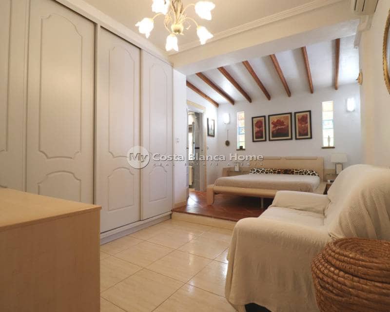 3 bedroom Villa for sale in Algorfa with pool - € 549,500 (Ref: 8782072)