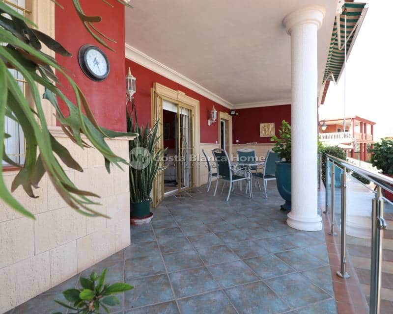 3 bedroom Villa for sale in Algorfa with pool - € 549,500 (Ref: 8782072)