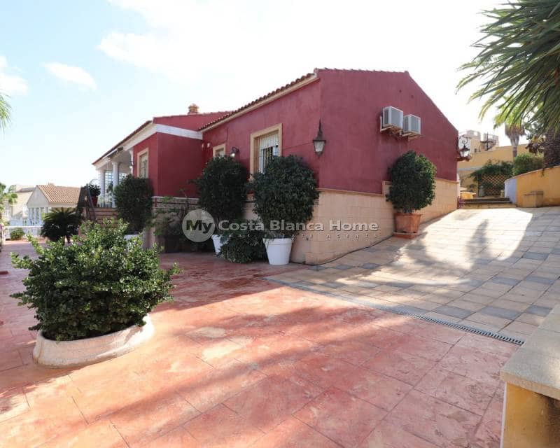 3 bedroom Villa for sale in Algorfa with pool - € 549,500 (Ref: 8782072)