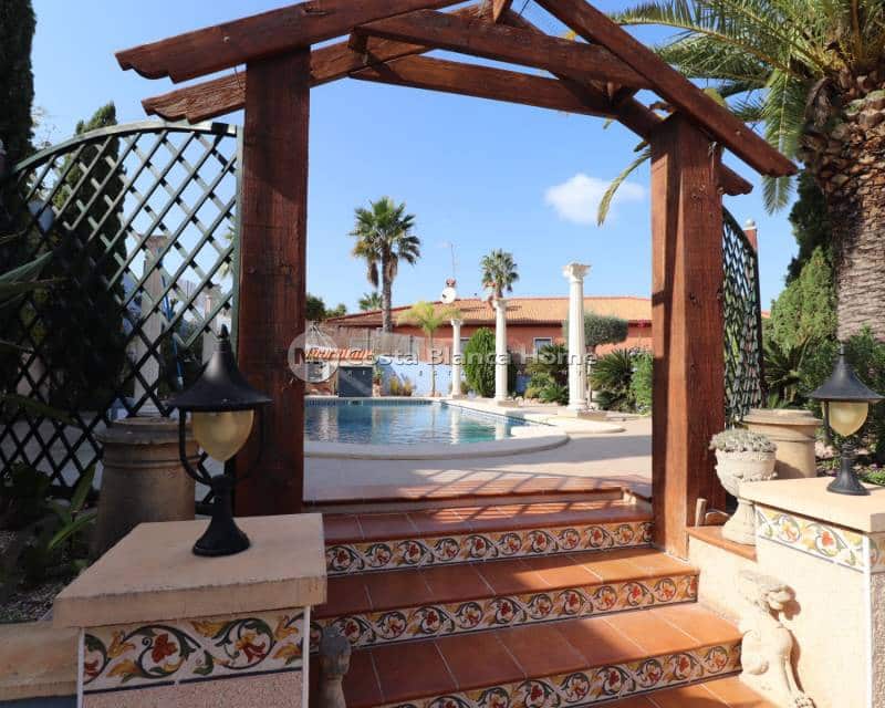 3 bedroom Villa for sale in Algorfa with pool - € 549,500 (Ref: 8782072)