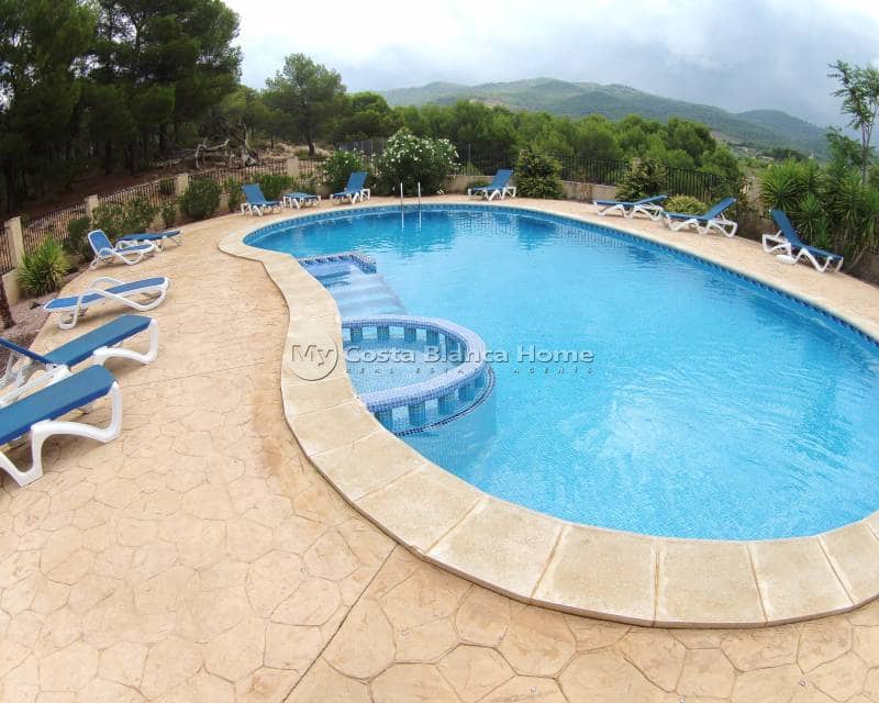 15 soveværelse Finca/Landehus til salg i Ibi med swimmingpool - € 850.000 (Ref: 8824121)