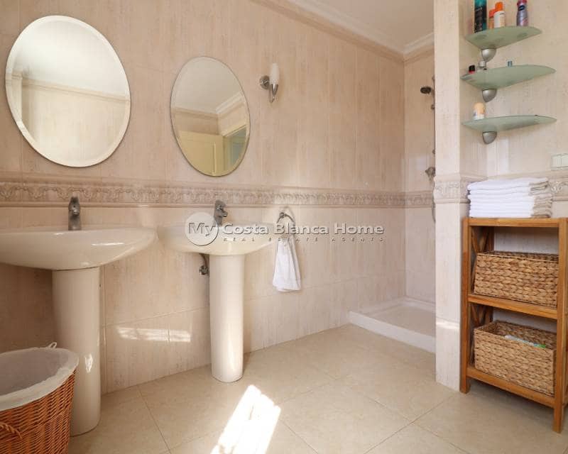 Chalet de 3 habitaciones en Algorfa en venta con piscina - 585.000 € (Ref: 8824125)