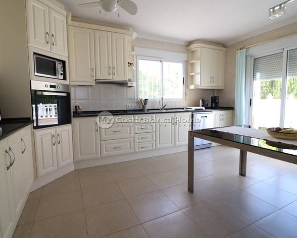 3 bedroom Villa for sale in Algorfa with pool - € 585,000 (Ref: 8824125)