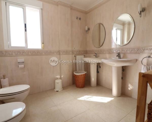 3 bedroom Villa for sale in Algorfa with pool - € 585,000 (Ref: 8824125)