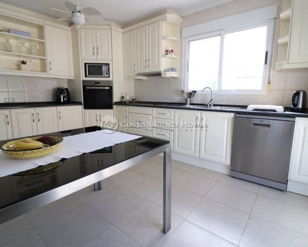 3 bedroom Villa for sale in Algorfa with pool - € 585,000 (Ref: 8824125)