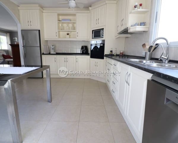 3 bedroom Villa for sale in Algorfa with pool - € 585,000 (Ref: 8824125)