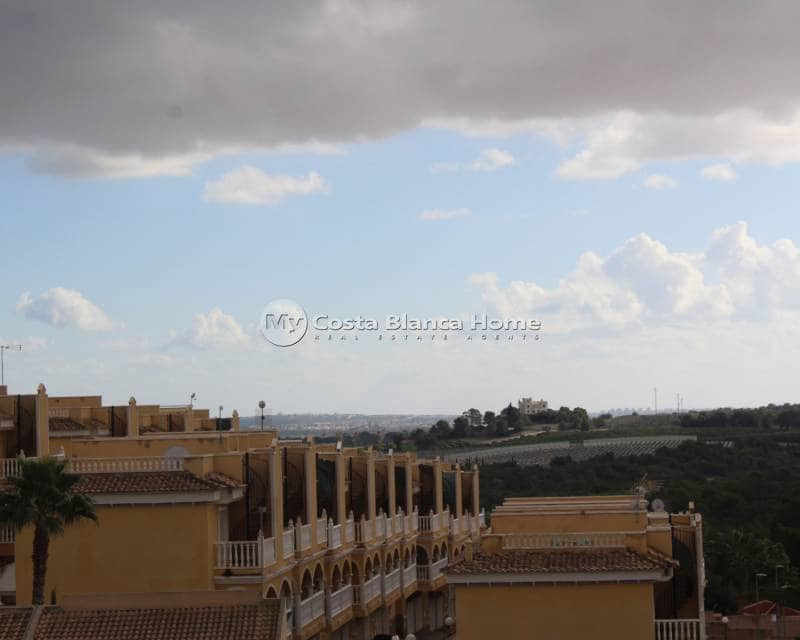 3 bedroom Semi-detached Villa for sale in Algorfa with pool - € 265,000 (Ref: 8824141)