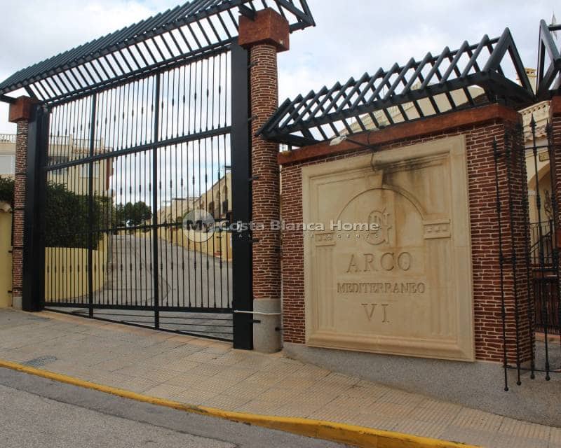 3 bedroom Semi-detached Villa for sale in Algorfa with pool - € 265,000 (Ref: 8824141)