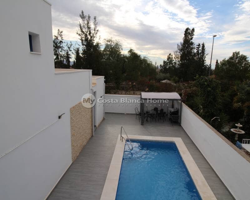 4 bedroom Villa for sale in Fortuna with pool - € 259,900 (Ref: 8880718)