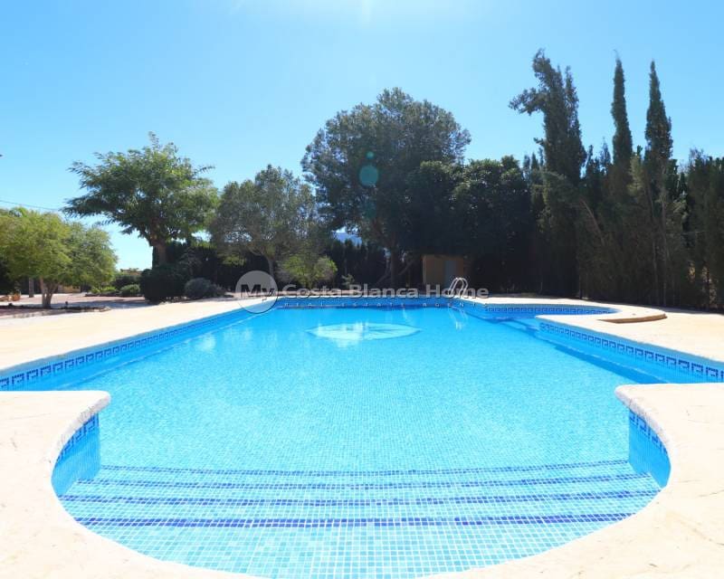 6 sypialnia Finka/Dom wiejski na sprzedaż w Callosa de Segura z basenem - 675 000 € (Ref: 8969196)