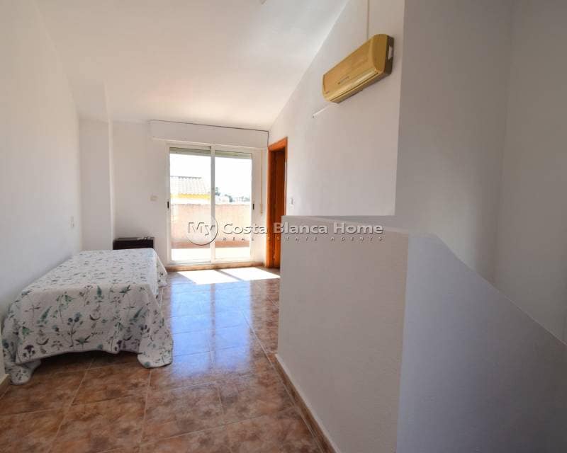 3 makuuhuone Omakotitalo myytävänä paikassa Playa Flamenca mukana uima-altaan - 184 950 € (Ref: 8969216)