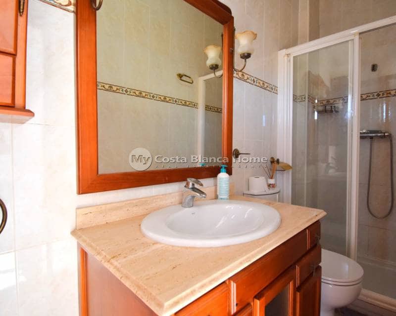 3 makuuhuone Omakotitalo myytävänä paikassa Playa Flamenca mukana uima-altaan - 184 950 € (Ref: 8969216)