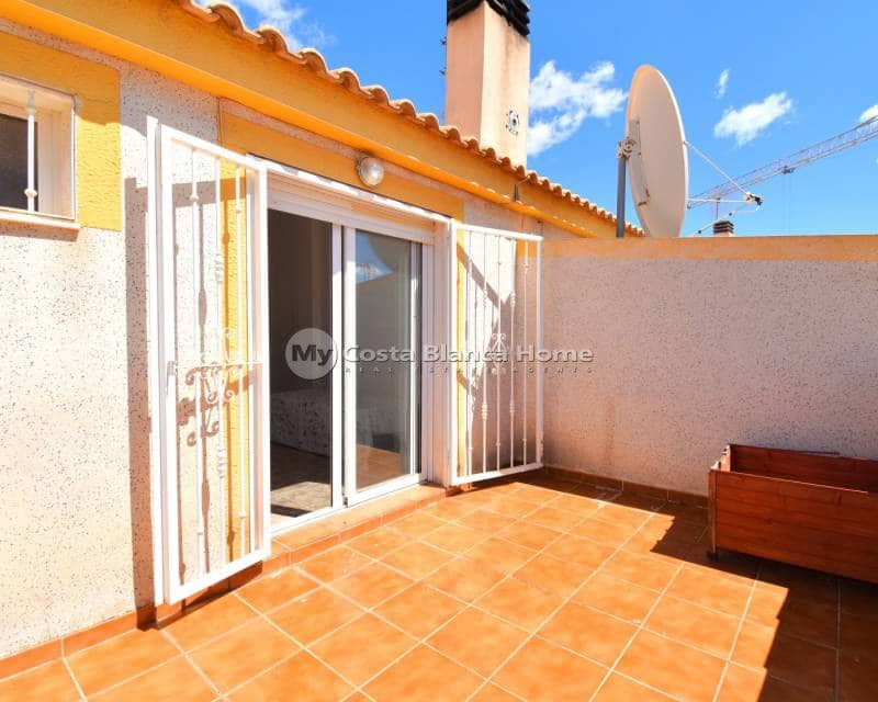 3 makuuhuone Omakotitalo myytävänä paikassa Playa Flamenca mukana uima-altaan - 184 950 € (Ref: 8969216)