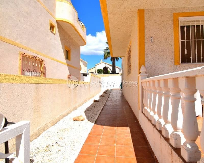 3 makuuhuone Omakotitalo myytävänä paikassa Playa Flamenca mukana uima-altaan - 184 950 € (Ref: 8969216)