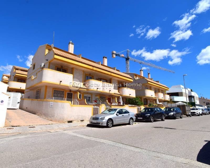 3 makuuhuone Omakotitalo myytävänä paikassa Playa Flamenca mukana uima-altaan - 184 950 € (Ref: 8969216)