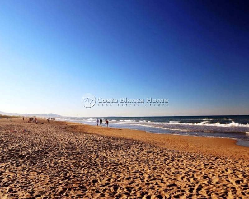 Chalet de 3 habitaciones en Dénia en venta con piscina - 675.000 € (Ref: 8969241)