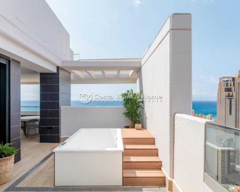 3 bedroom Apartment for sale in Benidorm with pool - € 641,250 (Ref: 8969251)