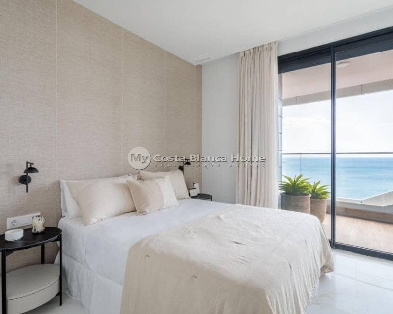 3 bedroom Apartment for sale in Benidorm with pool - € 641,250 (Ref: 8969251)