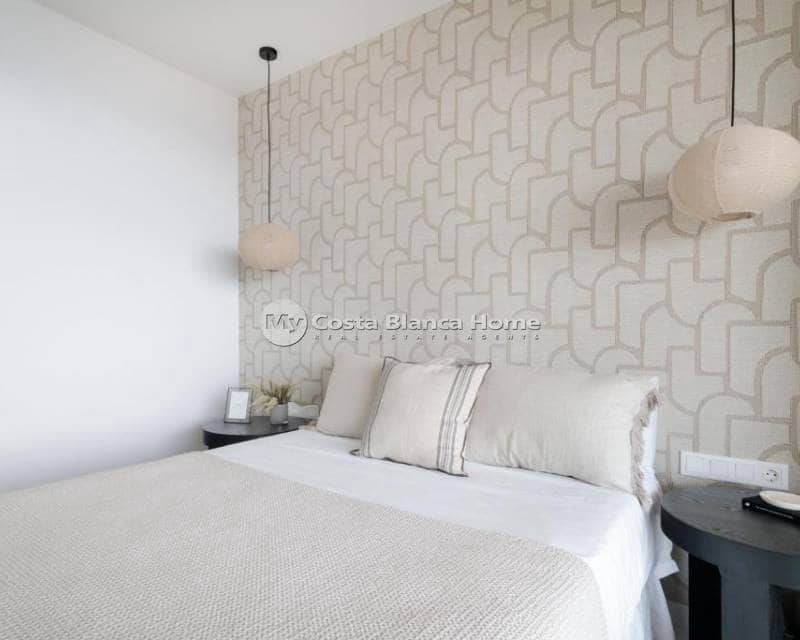 3 bedroom Apartment for sale in Benidorm with pool - € 641,250 (Ref: 8969251)