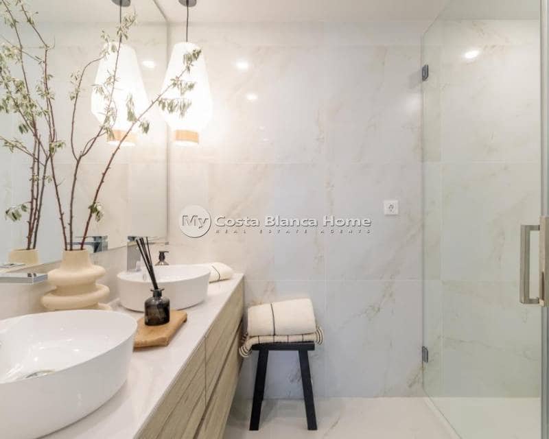 3 bedroom Apartment for sale in Benidorm with pool - € 641,250 (Ref: 8969251)