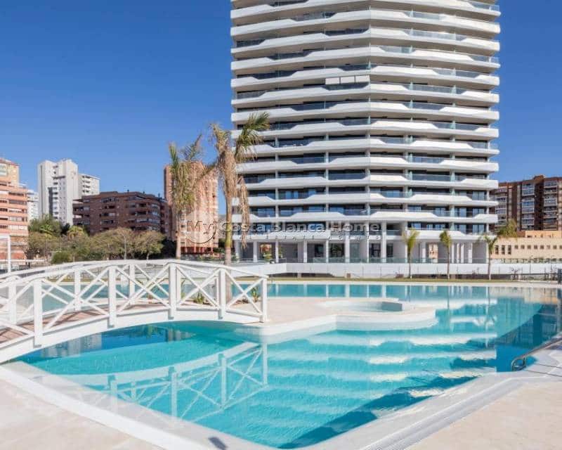 3 bedroom Apartment for sale in Benidorm with pool - € 641,250 (Ref: 8969251)