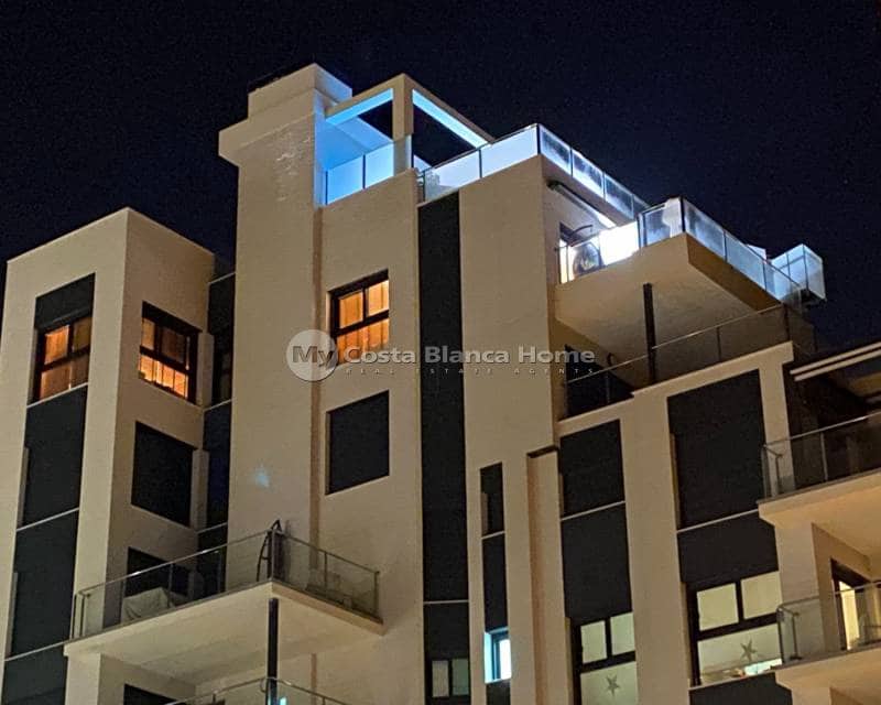 3 bedroom Apartment for sale in Guardamar del Segura with pool - € 580,000 (Ref: 8983050)