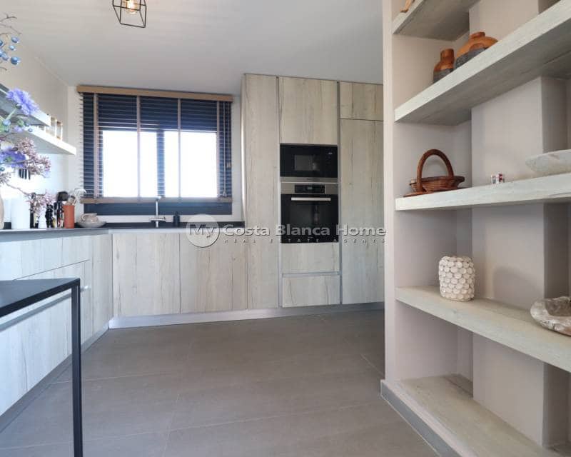 3 bedroom Apartment for sale in Guardamar del Segura with pool - € 580,000 (Ref: 8983050)