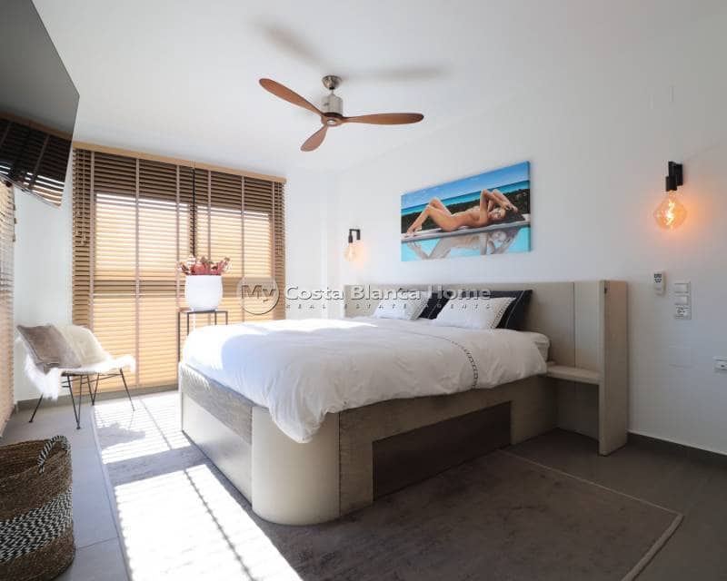 3 bedroom Apartment for sale in Guardamar del Segura with pool - € 580,000 (Ref: 8983050)