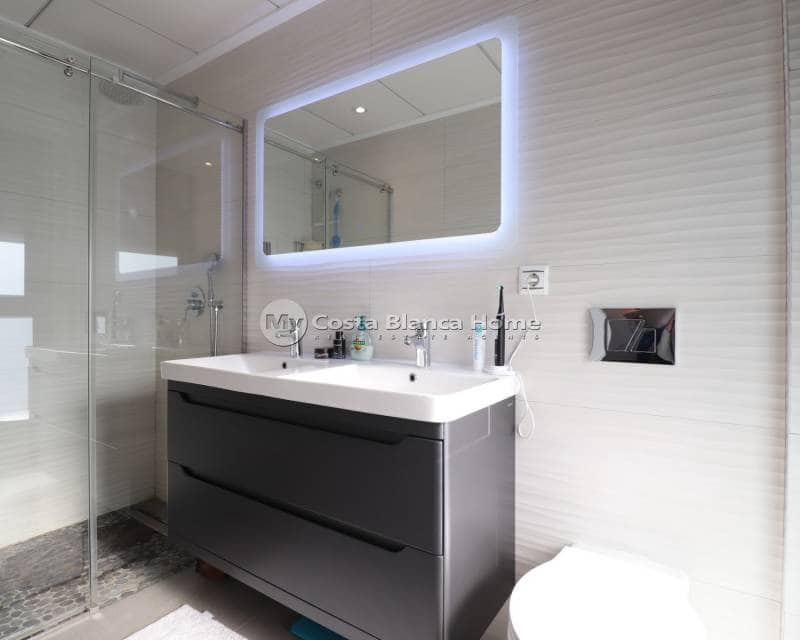 3 bedroom Apartment for sale in Guardamar del Segura with pool - € 580,000 (Ref: 8983050)