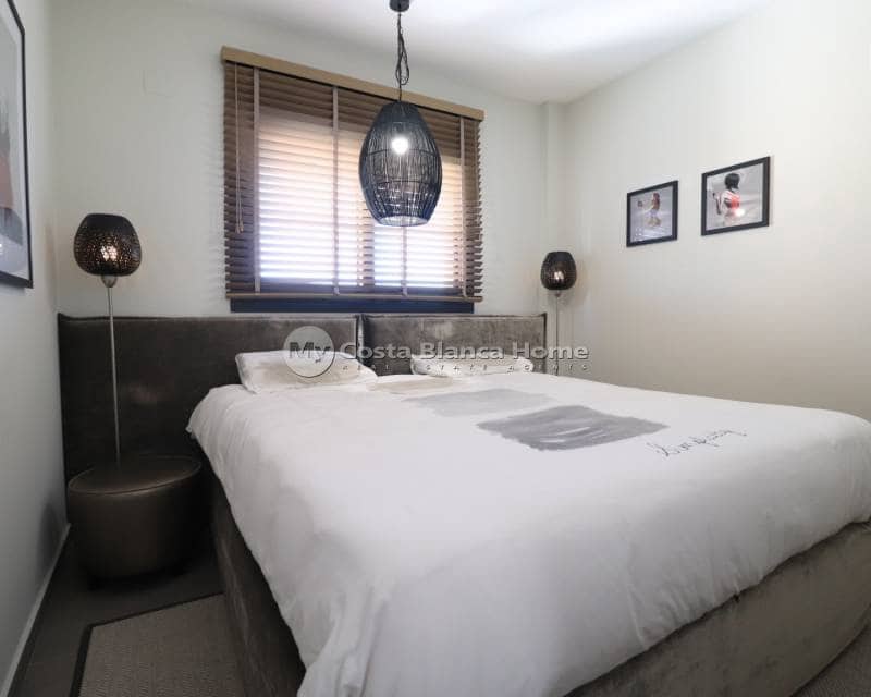 3 bedroom Apartment for sale in Guardamar del Segura with pool - € 580,000 (Ref: 8983050)