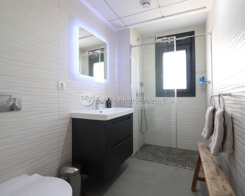 3 bedroom Apartment for sale in Guardamar del Segura with pool - € 580,000 (Ref: 8983050)