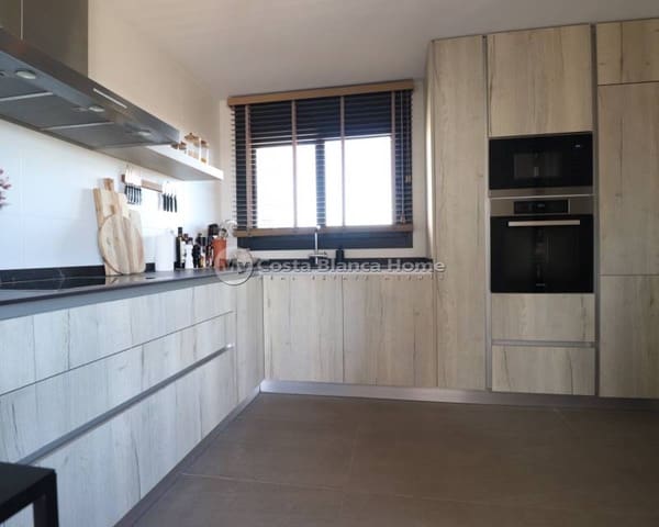 3 soveværelse Lejlighed til salg i Puerto Deportivo, Guardamar del Segura med swimmingpool - € 580.000 (Ref: 8983050)