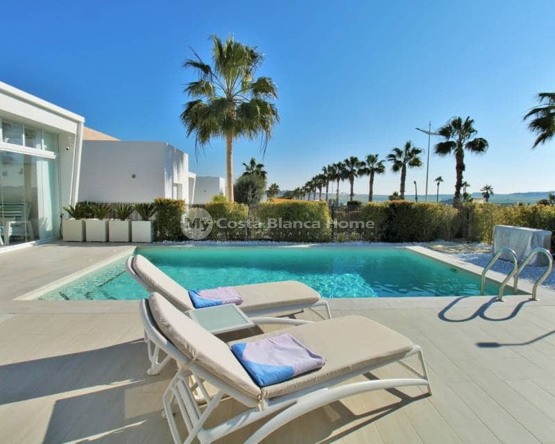 3 soveværelse Villa til salg i Algorfa med swimmingpool - € 599.900 (Ref: 9013147)