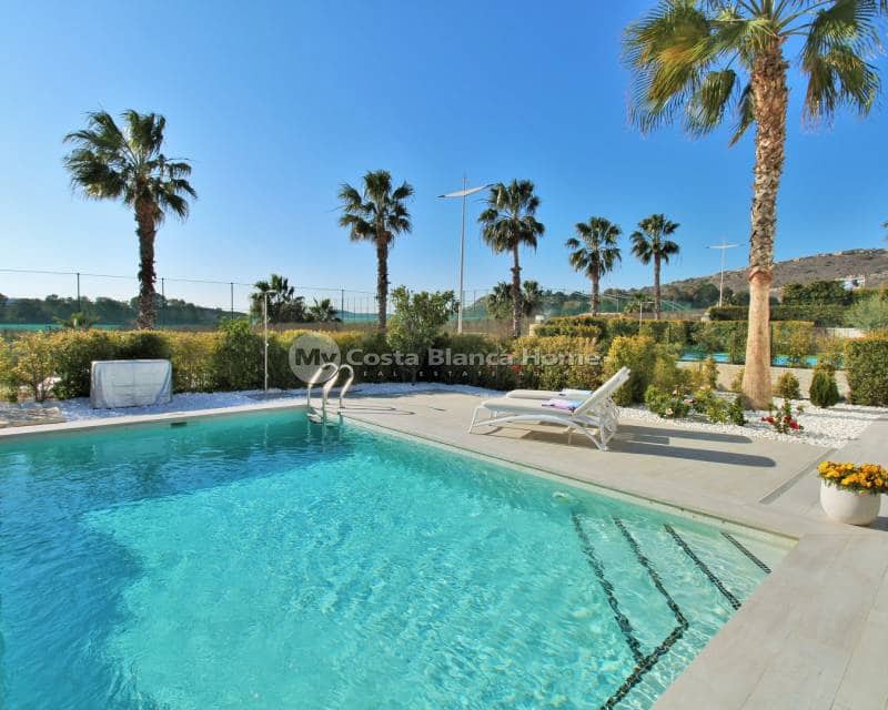 3 soveværelse Villa til salg i Algorfa med swimmingpool - € 599.900 (Ref: 9013147)