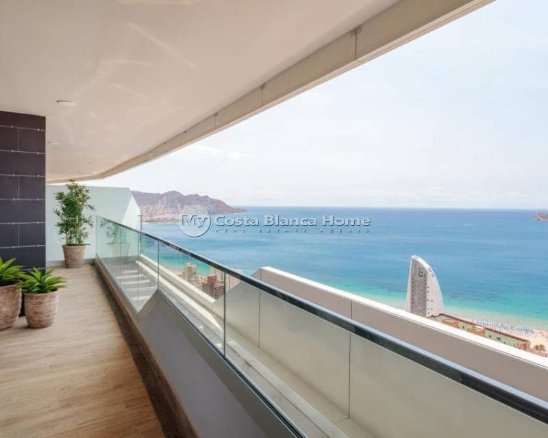 2 bedroom Apartment for sale in Benidorm with pool - € 665,000 (Ref: 9013158)