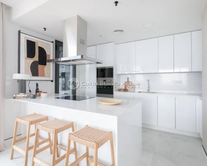 2 bedroom Apartment for sale in Benidorm with pool - € 665,000 (Ref: 9013158)