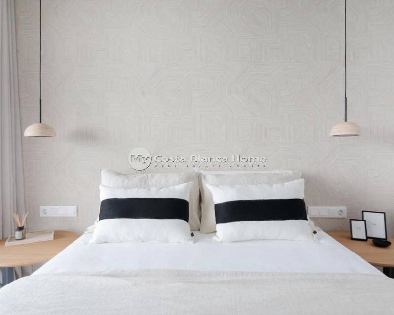 2 bedroom Apartment for sale in Benidorm with pool - € 665,000 (Ref: 9013158)